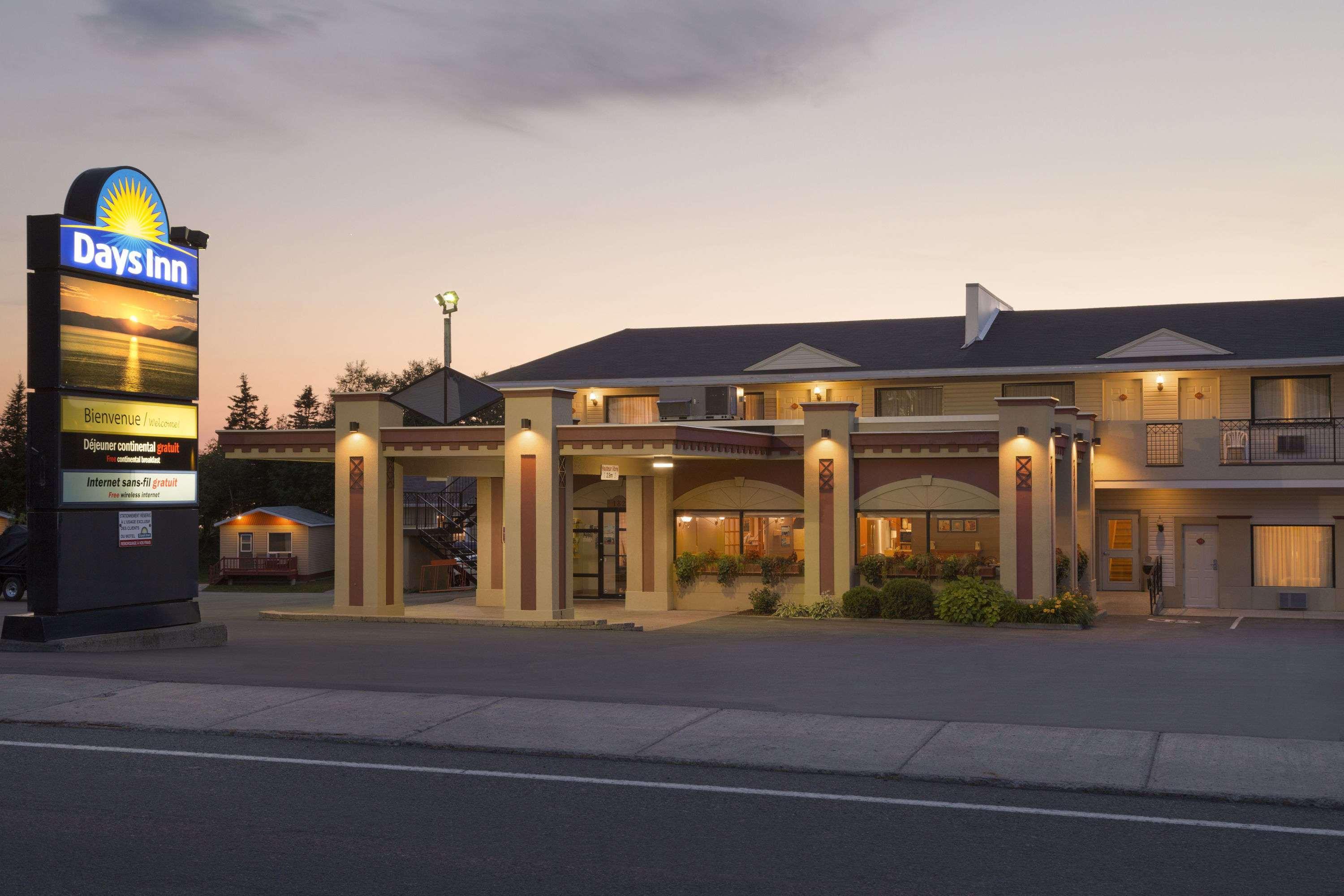 Days Inn By Wyndham Rivière-du-Loup Exterior foto
