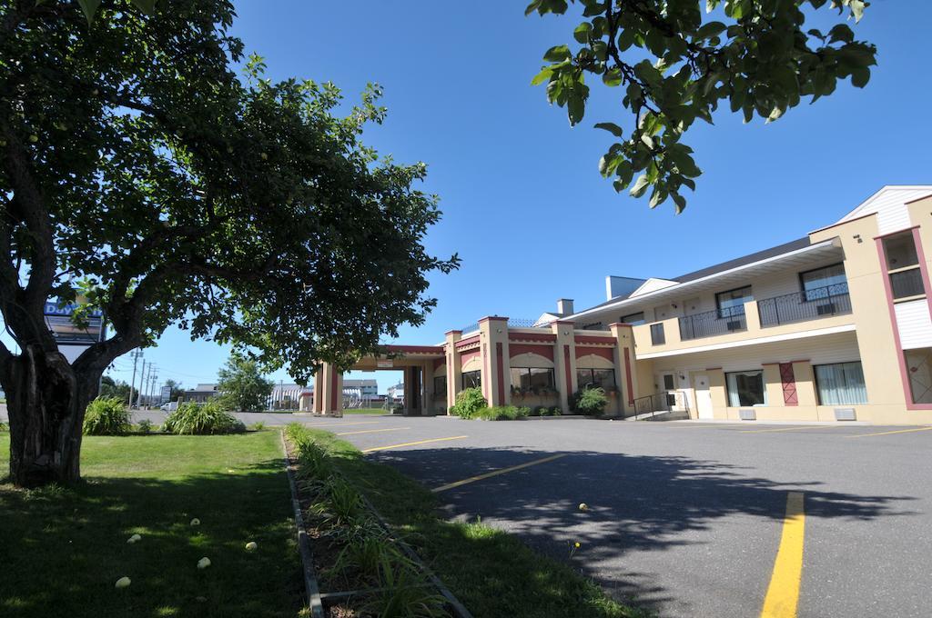 Days Inn By Wyndham Rivière-du-Loup Exterior foto